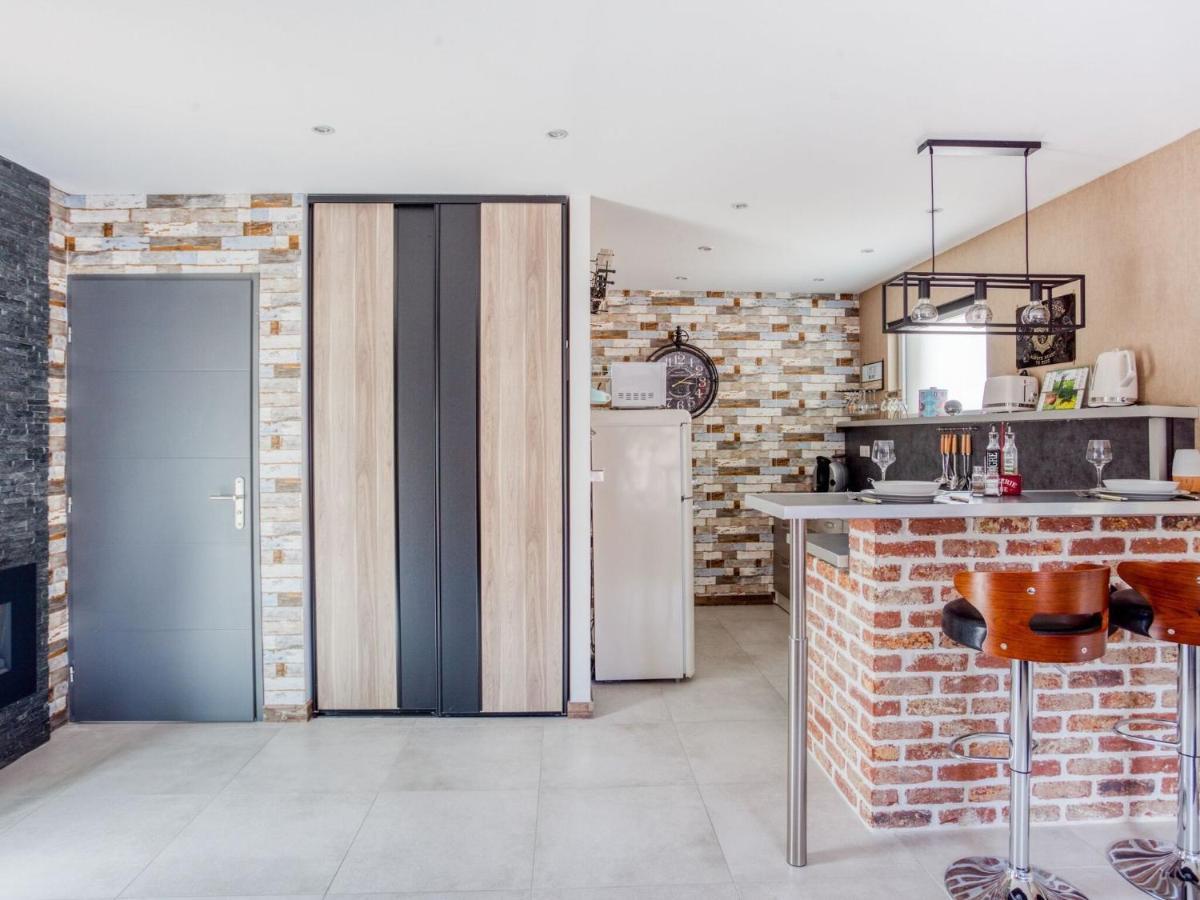 Cosy Apartment In Eperlecques With Fireplace Oda fotoğraf